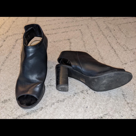 Black, call it spring heels - Picture 3 of 3